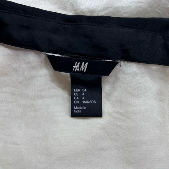 H&M Ivory Blouse with Black Accents - Picture 4 of 6